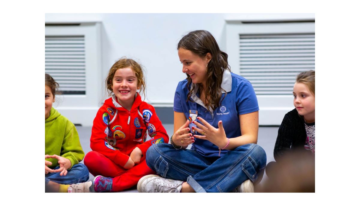 Photograph of a Girlguiding advocate talking to a Rainbow